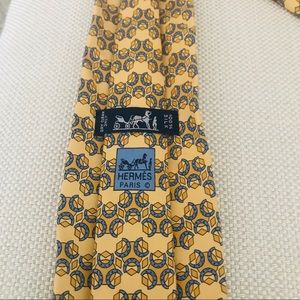 Hermès Silk Tie: Equestrian Horseshoes & Shapes